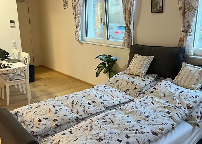 Cosy Candy Flat- With Optional Parking Available At An Extra Cost * Bécs