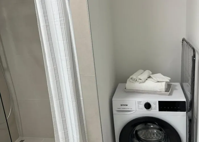 Cosy Candy Flat- With Optional Parking Available At An Extra Cost Apartman *