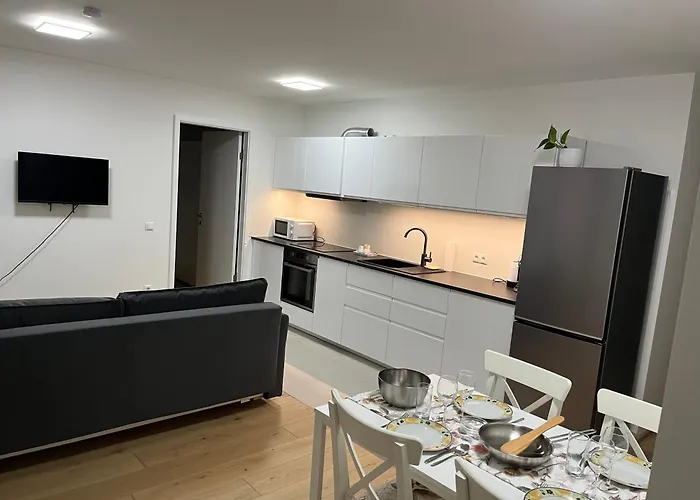 Cosy Candy Flat- With Optional Parking Available At An Extra Cost Apartman