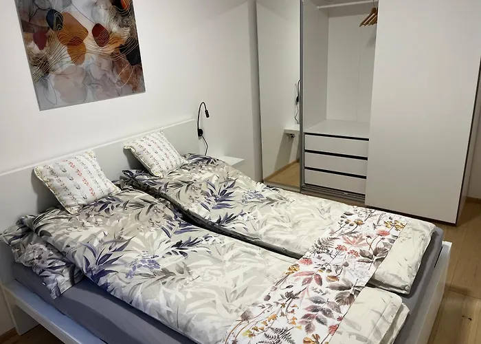 Cosy Candy Flat- With Optional Parking Available At An Extra Cost