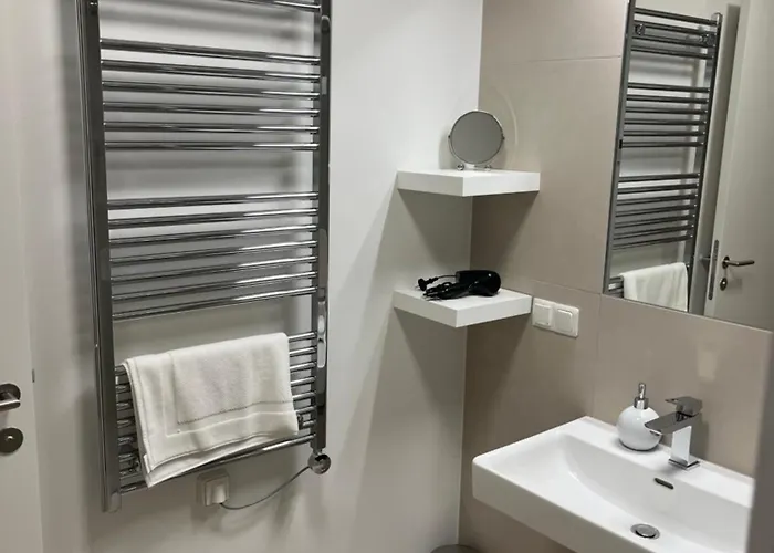 Cosy Candy Flat- With Optional Parking Available At An Extra Cost Bécs